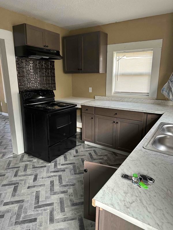 1403 Pine St - Photo 2 of 7