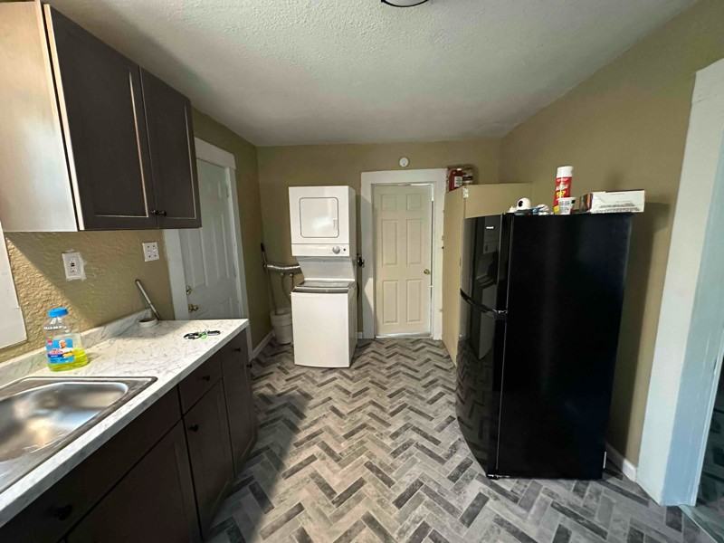 1403 Pine St - Photo 3 of 7