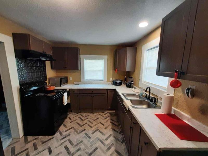 1403 Pine St - Photo 5 of 7