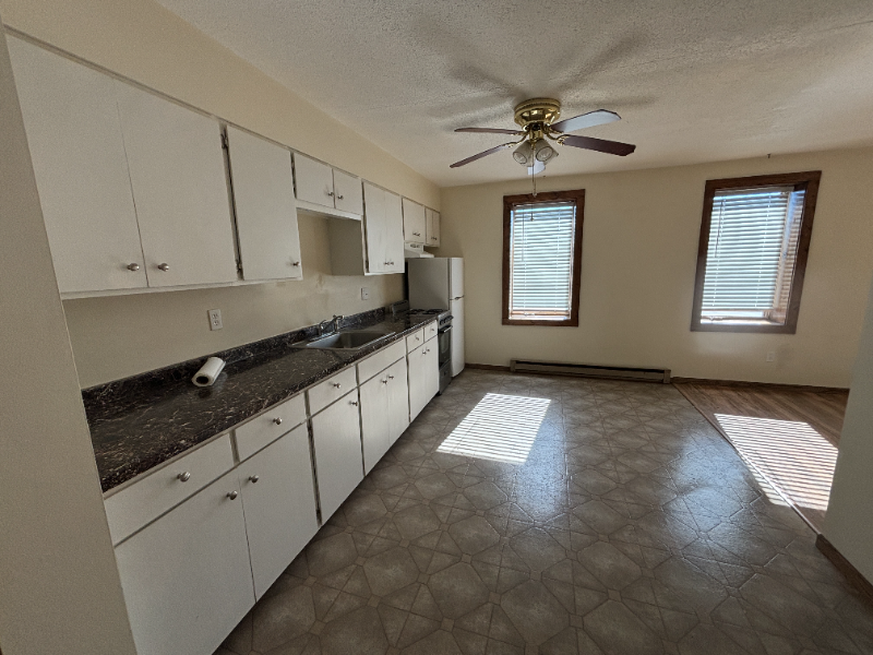 121 1/2 Main Ave S #8