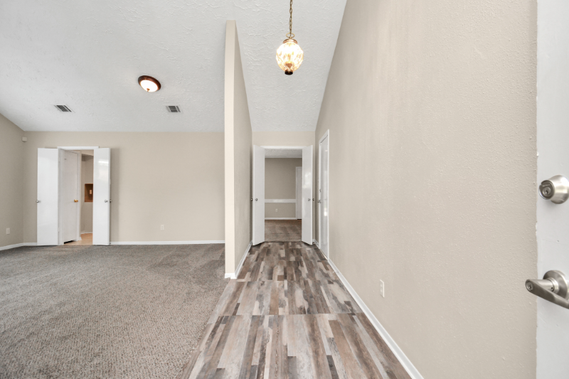 22206 Elsinore Dr - Photo 5 of 35