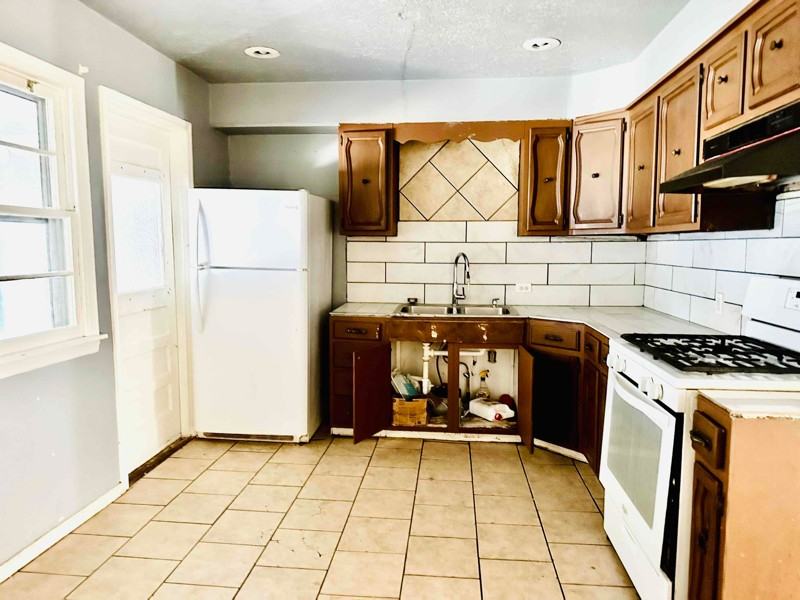 1211 Nw Logan Ave - Photo 4 of 14