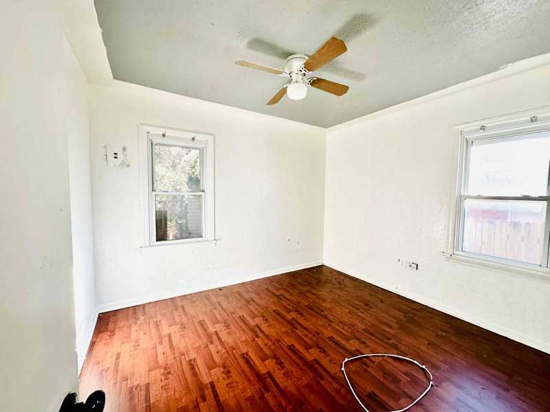 1211 Nw Logan Ave - Photo 7 of 14