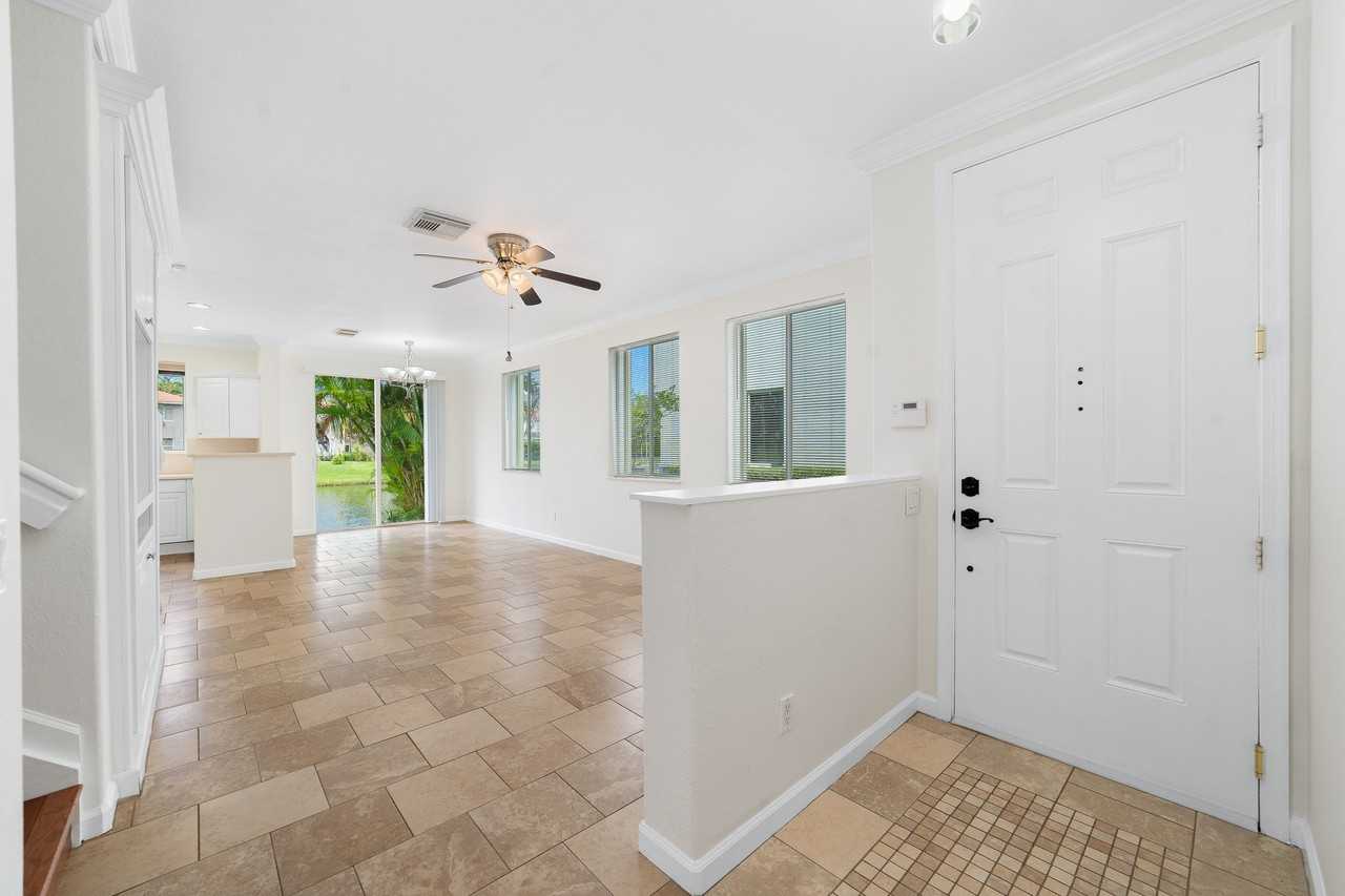 3057 Laurel Ridge Cir - Photo 3 of 23