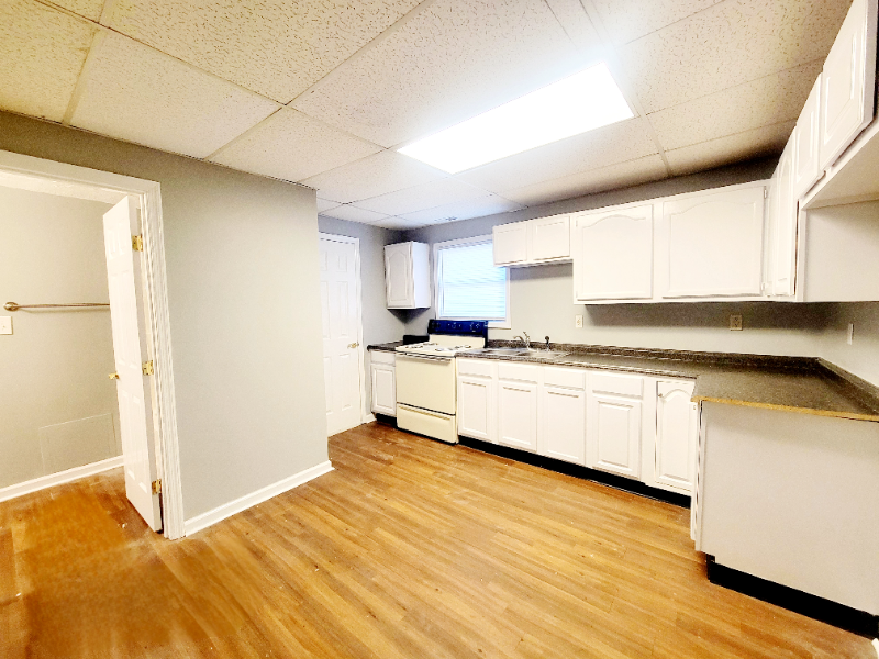 2257 Benninghofen Ave - Photo 2 of 5