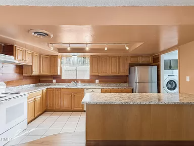 579 Raymond Dr - Photo 6 of 31
