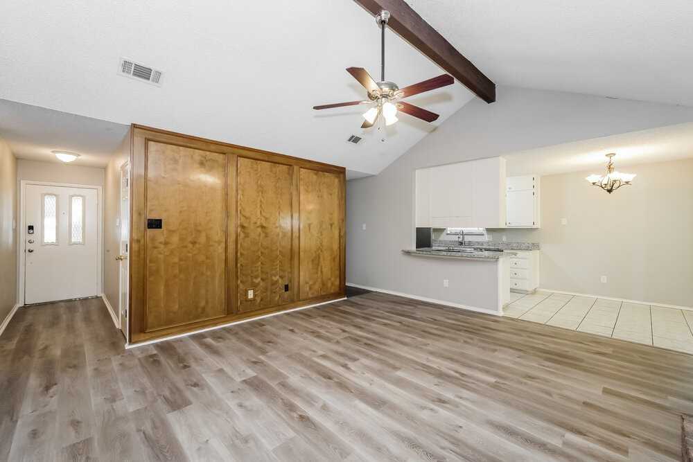 709 Daniels Dr - Photo 3 of 16