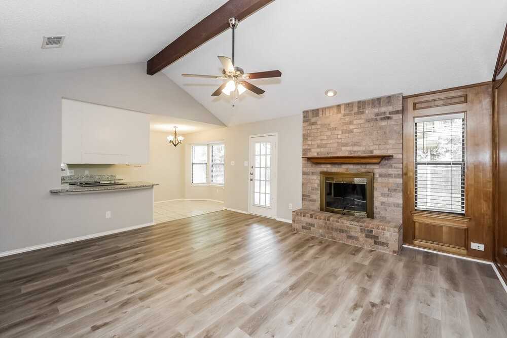 709 Daniels Dr - Photo 4 of 16
