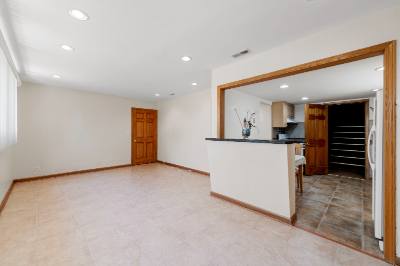 7232 W Crain St #GDN - Photo 6 of 8