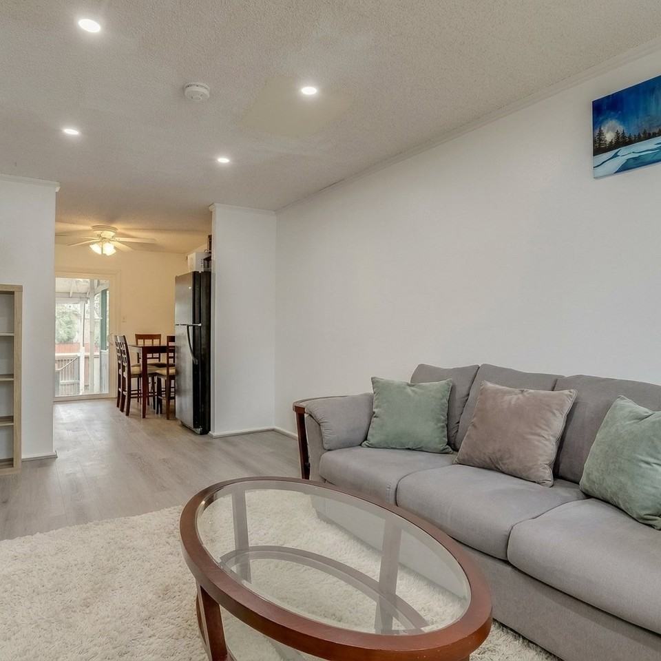 11646 Lincoln St - Photo 2 of 50