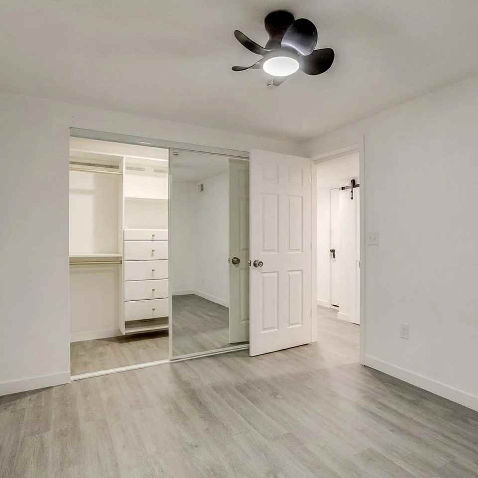 11646 Lincoln St - Photo 3 of 50
