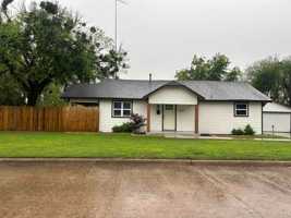 featured image of 1302 W Cedar Ave