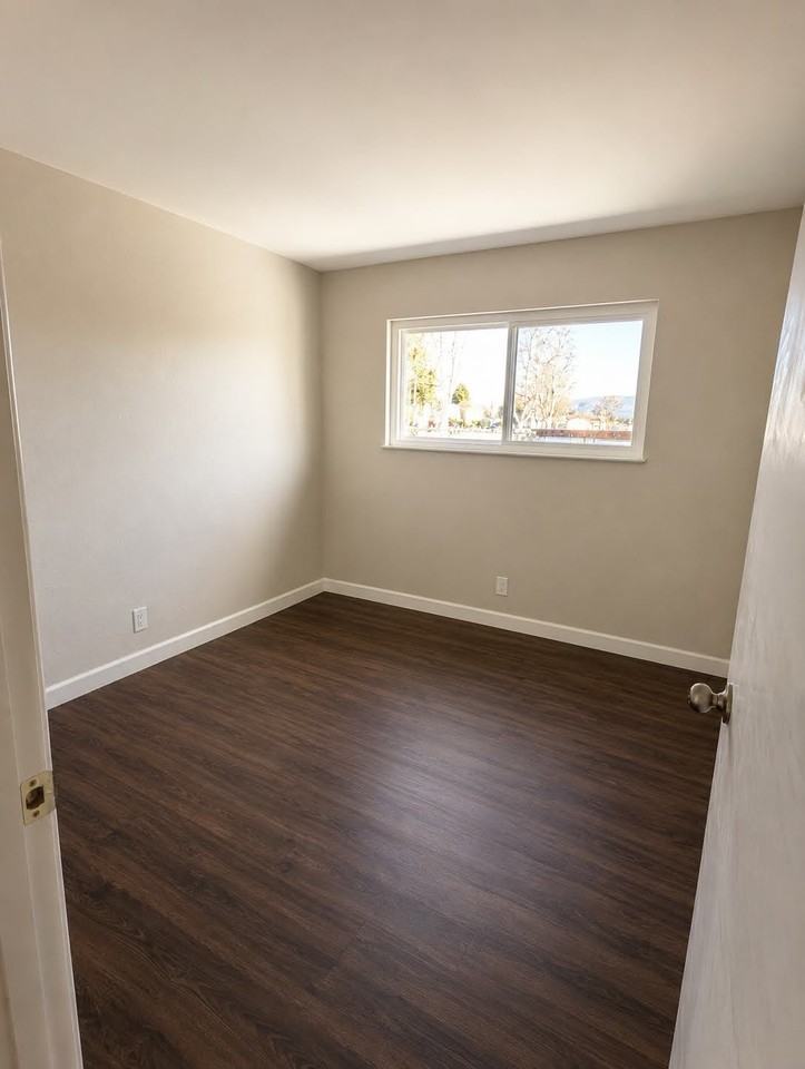 1820 Sherman Dr - Photo 4 of 10
