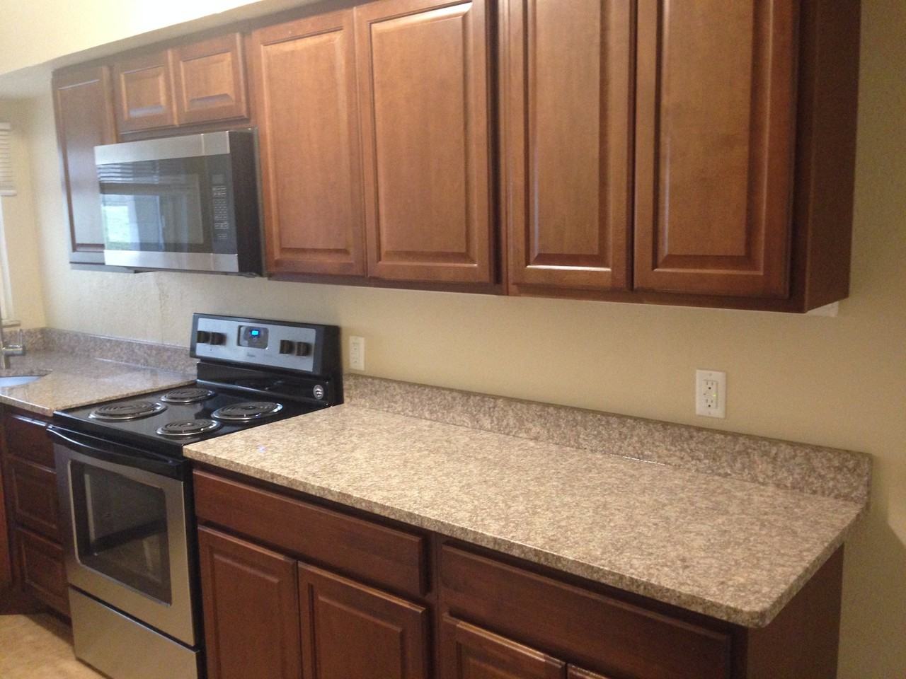 611 Southern Ave - Photo 3 of 19