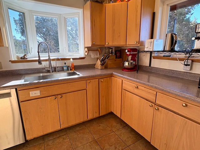 482 Paseo Rd - Photo 3 of 17