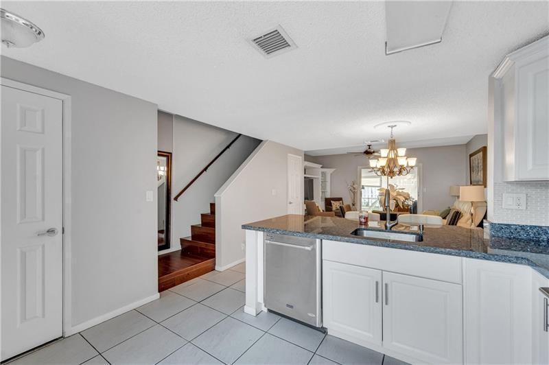 2683 Ne 15th St #2683 - Photo 5 of 18