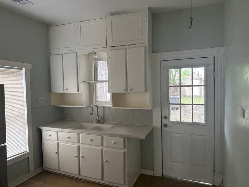 138 Morrill Ave - Photo 5 of 9