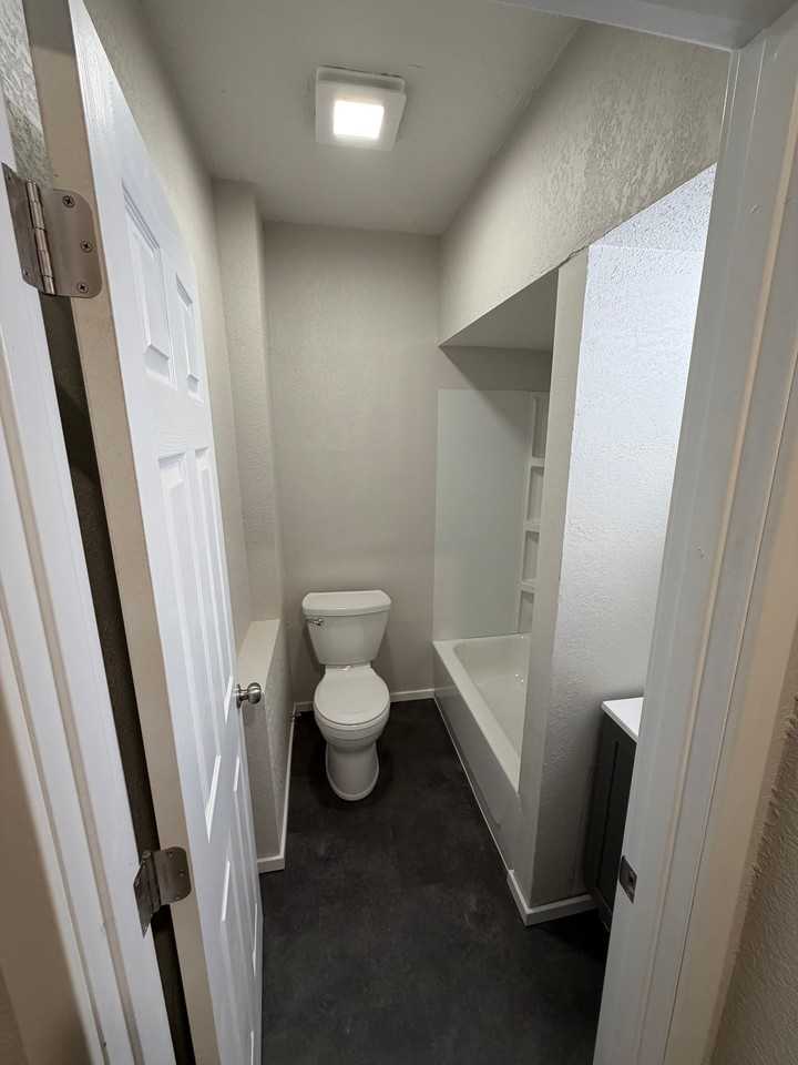 116 E 3rd St #2 - Photo 5 of 12