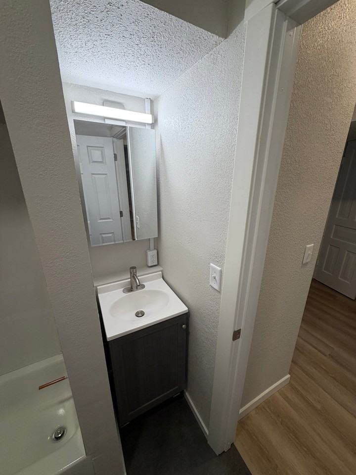 116 E 3rd St #2 - Photo 6 of 12
