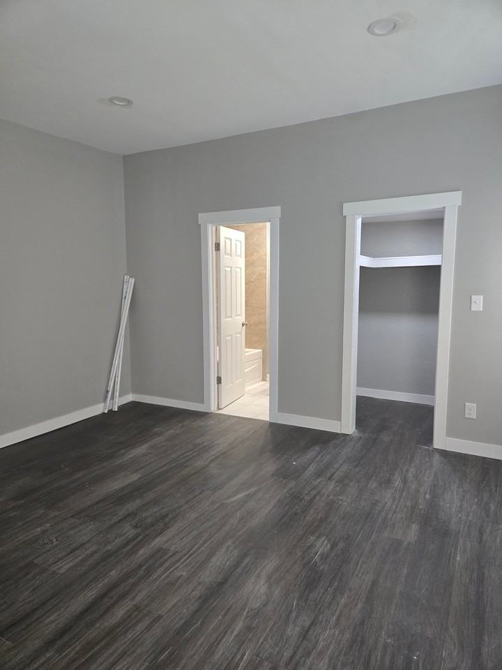 1700 N California Ave - Photo 3 of 29