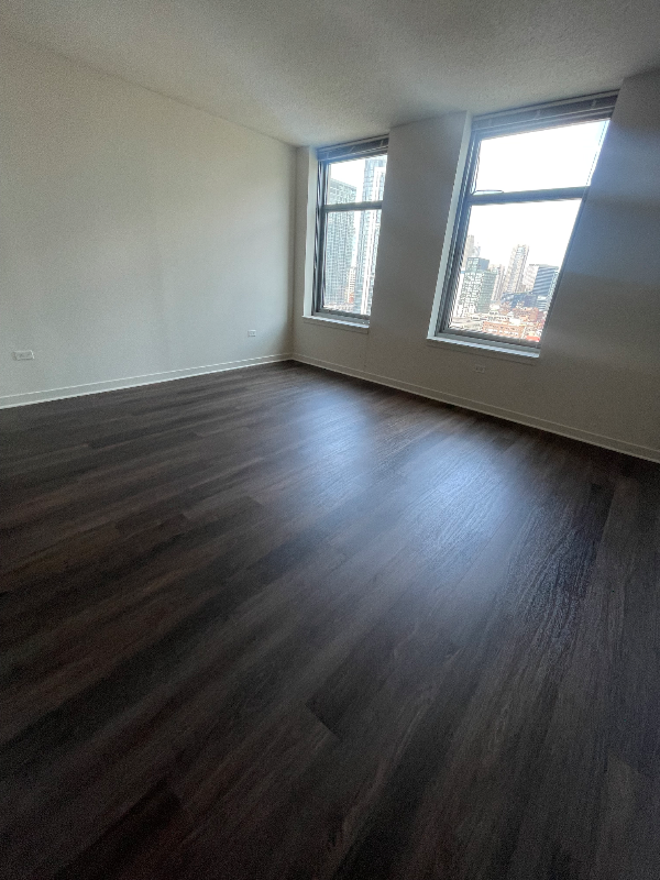 579 W Kinzie St - Photo 2 of 8