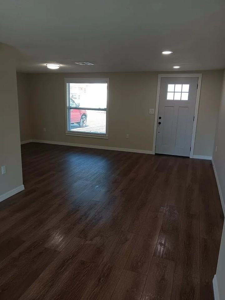 8304 Mill Creek Ln - Photo 2 of 10