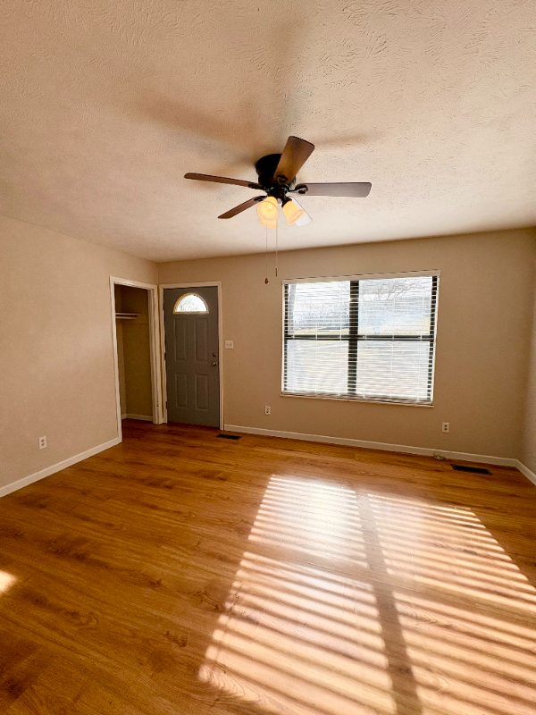 412 Meadowview Ln - Photo 7 of 22