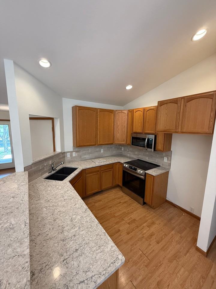 103 E School Rd - Photo 5 of 29