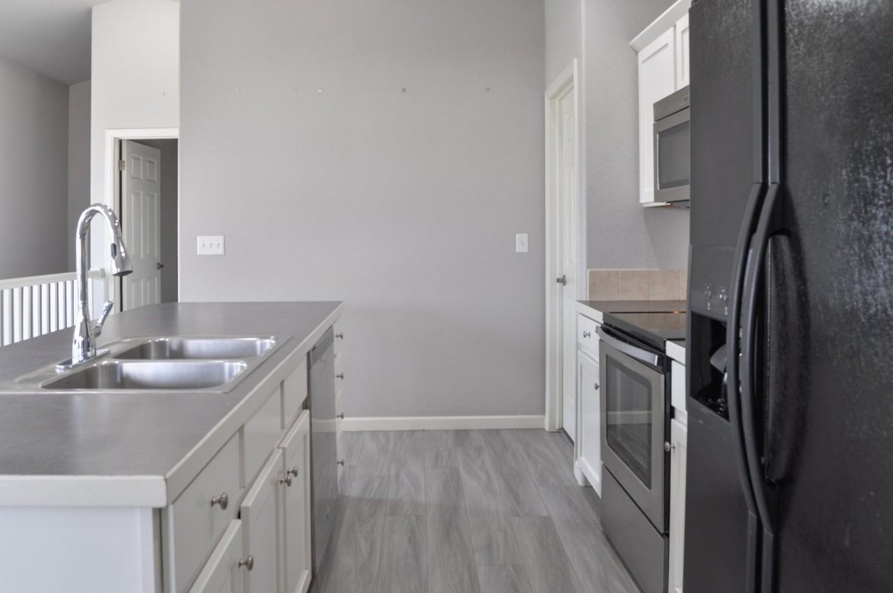 2500 Heather Ln - Photo 2 of 19