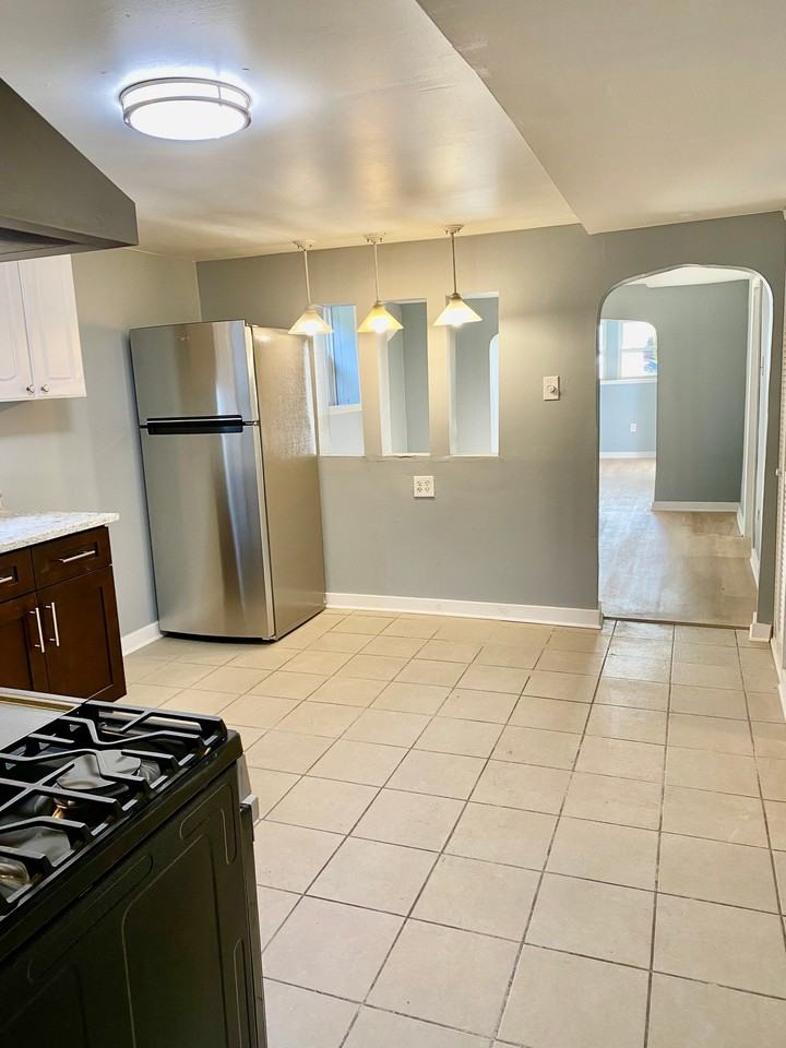 3755 S Winchester Ave - Photo 3 of 22