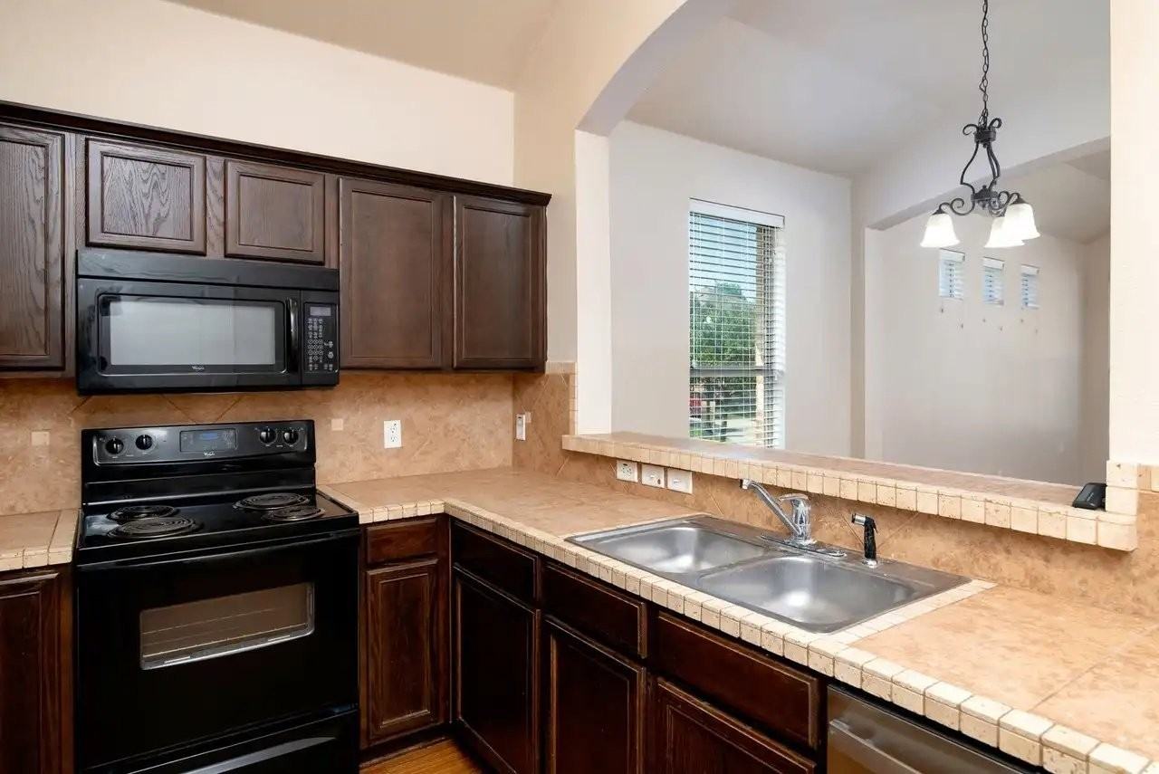 366 Armstrong Ln - Photo 6 of 20