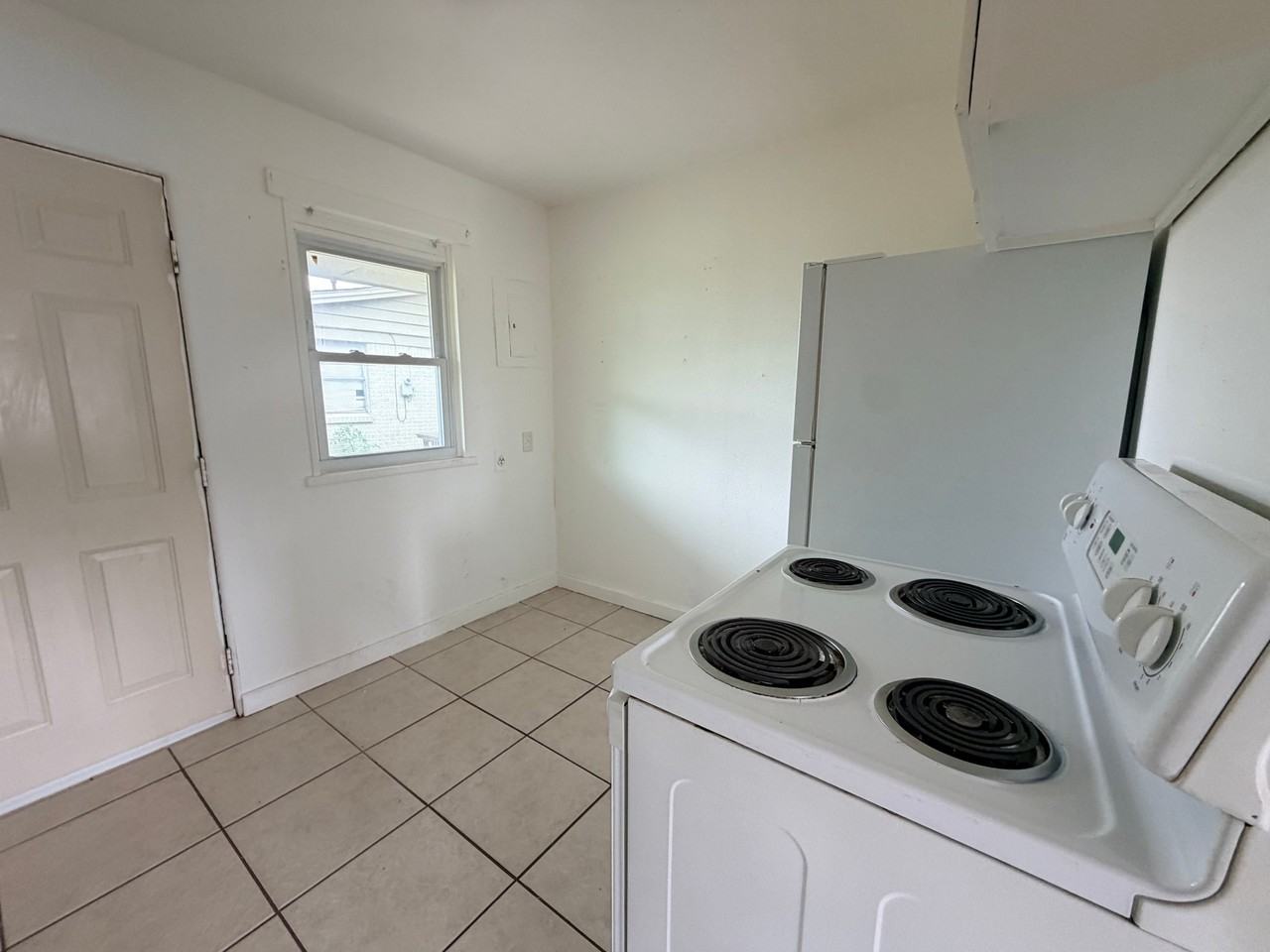 2359 Nw Bell Ave - Photo 5 of 9