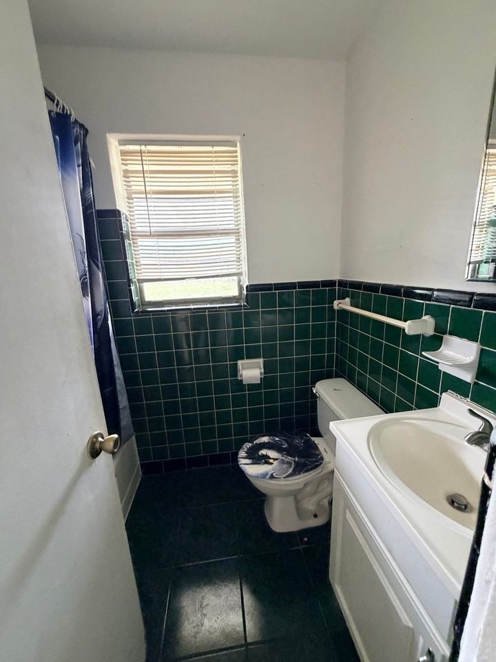 2359 Nw Bell Ave - Photo 7 of 9
