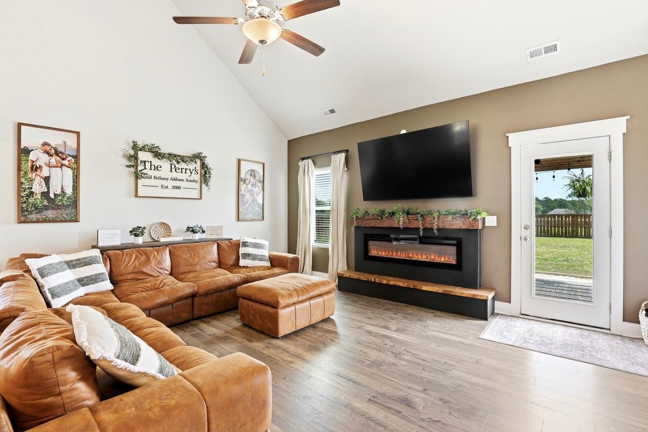 409 Gooseneck Ln - Photo 4 of 20