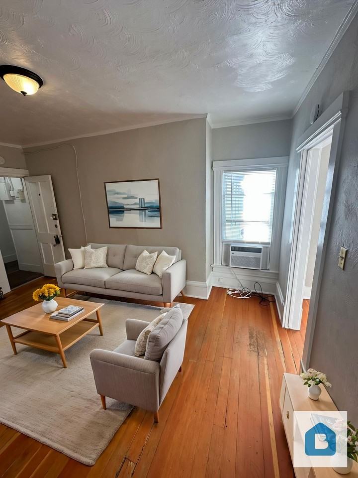 715 N Nevada - Photo 3 of 5