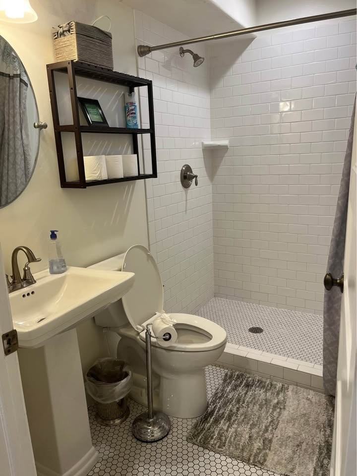 553 E 3rd Ave - Photo 4 of 5