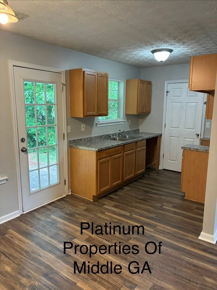 253 Nancy St - Photo 3 of 13