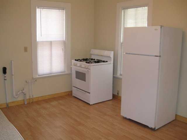 702 E 4th St - Photo 3 of 10