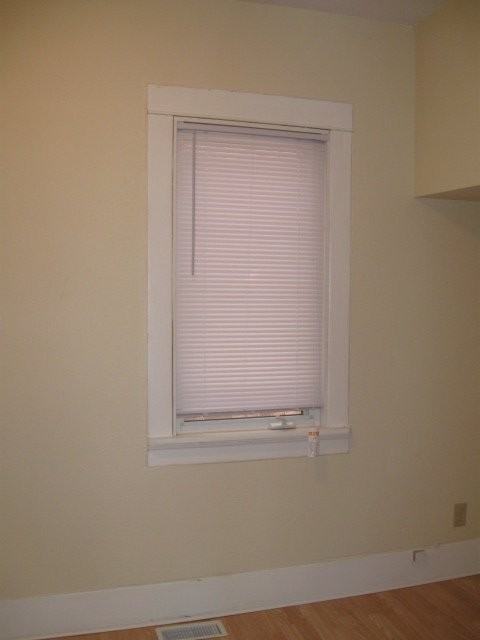 702 E 4th St - Photo 6 of 10