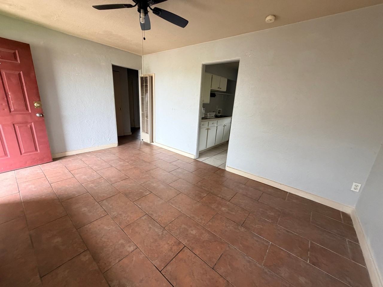 2355 Nw Bell Ave - Photo 3 of 10