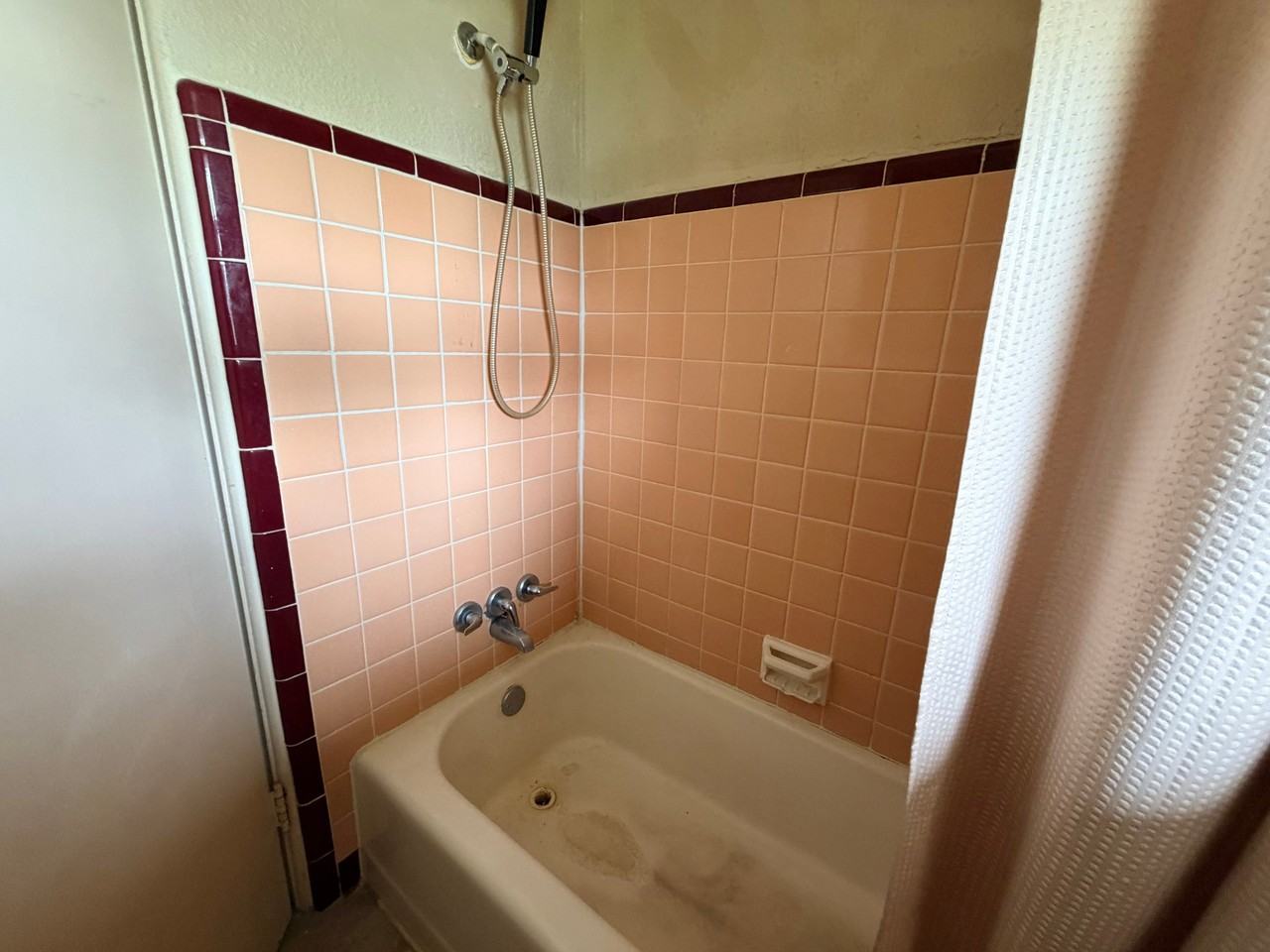 2355 Nw Bell Ave - Photo 4 of 10