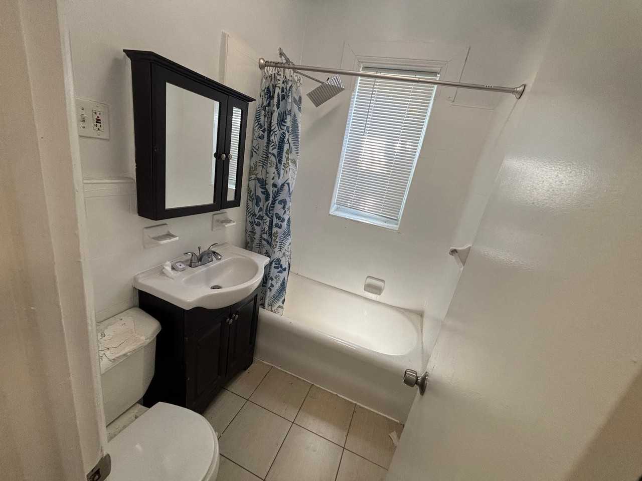 115 Fairview Ave - Photo 2 of 8
