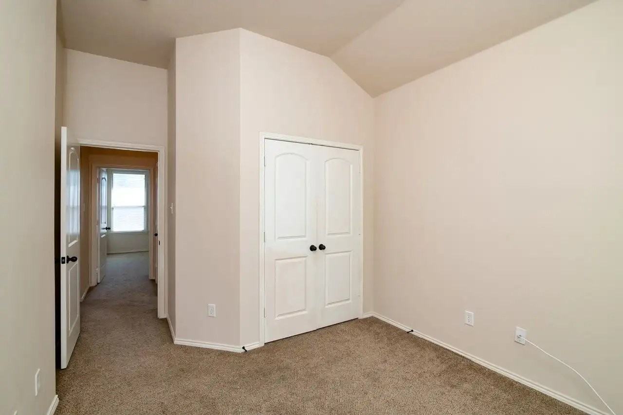 393 Orbit Dr - Photo 3 of 19