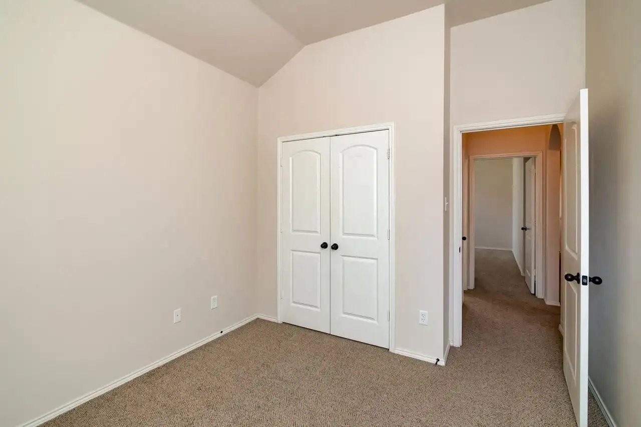 393 Orbit Dr - Photo 4 of 19