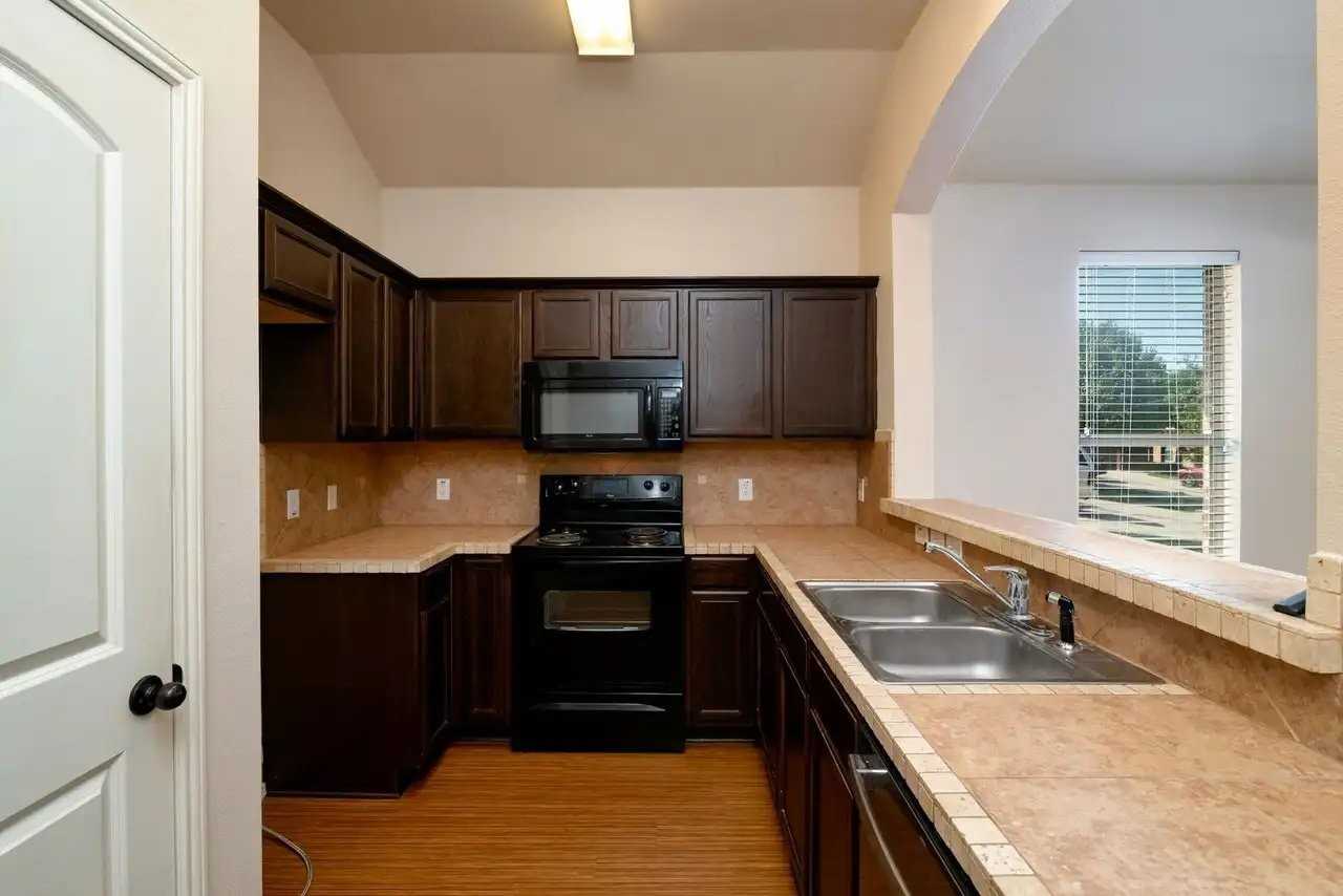 393 Orbit Dr - Photo 7 of 19