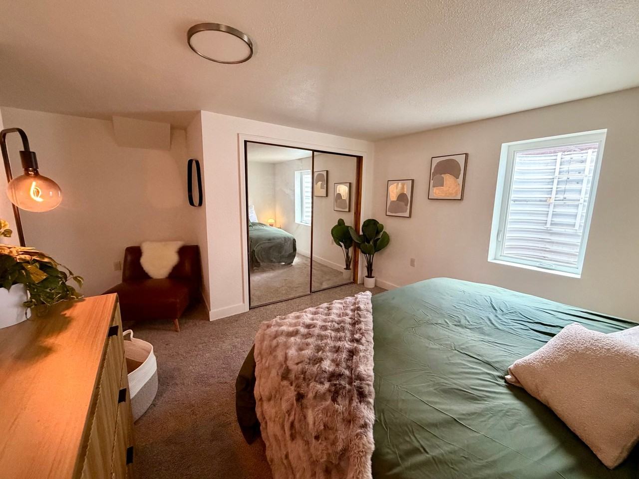1011 N Meade Ave - Photo 2 of 11
