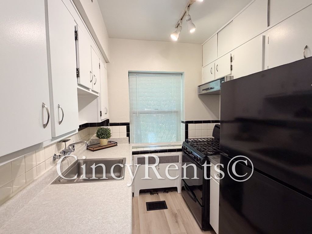 1110 Delta Ave #1 - Photo 7 of 21