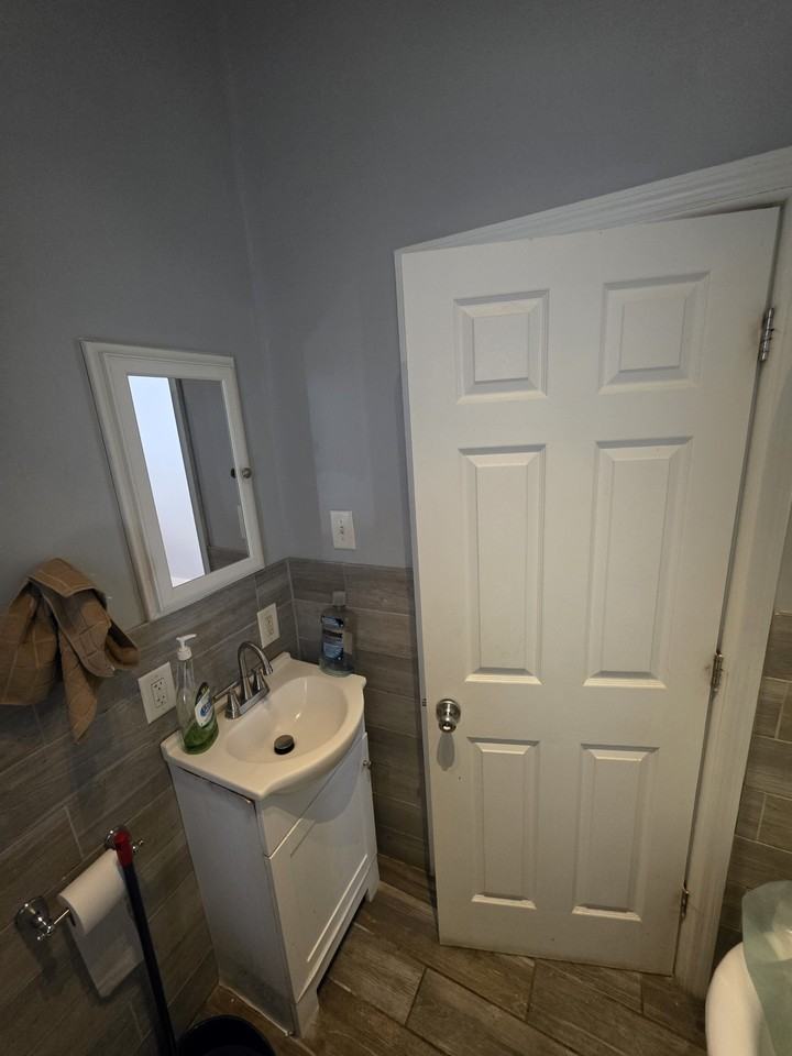 2216 N 15th St #NA - Photo 6 of 6