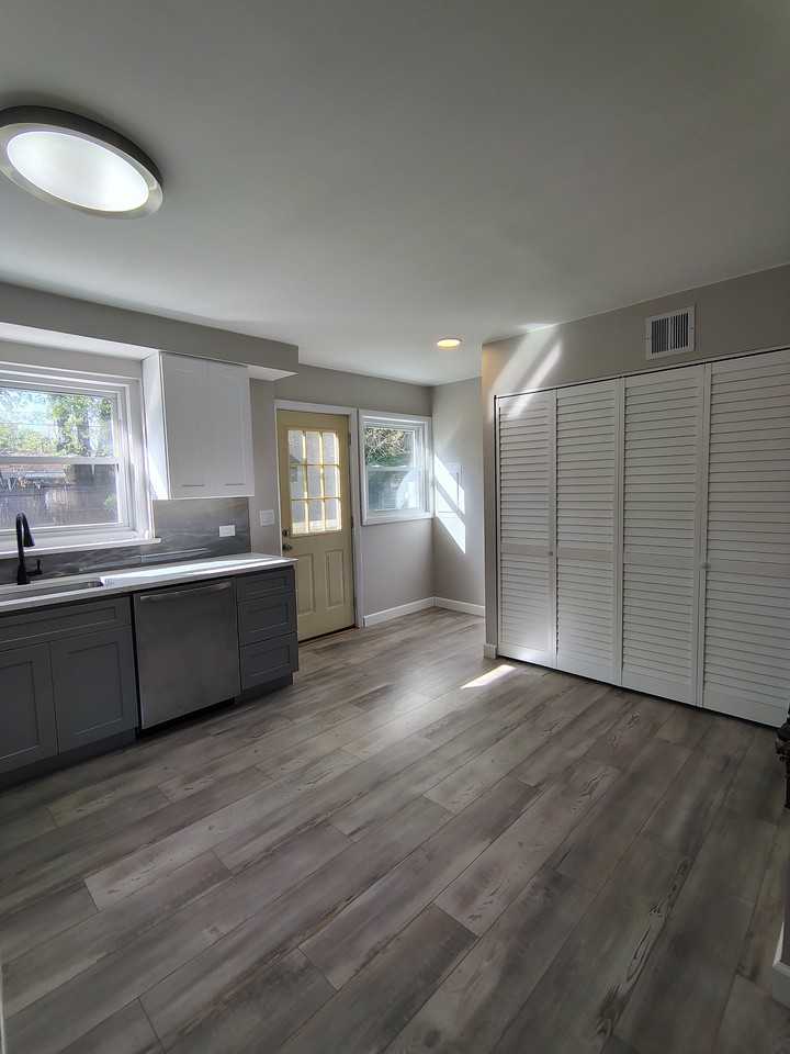 728 E Hawley St #NA - Photo 2 of 7
