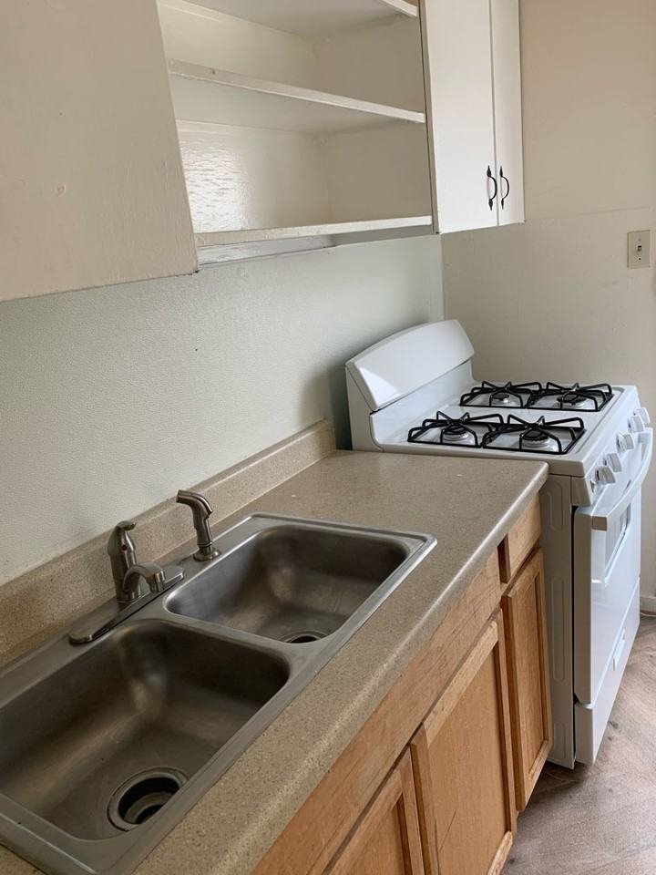 1132 E 15th St #NA - Photo 2 of 5